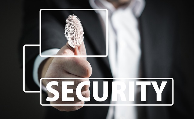 fingerabdruck, aufschliessen, aufsperren, netzwerk, mann, daumen, geschäft, identität, zugang, zugriff, vertraulich, sicherheit, professionell, berühren, geheim, sicherheitsdienst, technik, datenschutz, schützen, computer, passwort, trojaner, schutz, datenklau, hacker, daten, trojaner passwort, sicherheitsdienst, datenschutz, datenschutz, datenschutz, datenschutz, datenschutz — Foto: geralt (Pixabay)