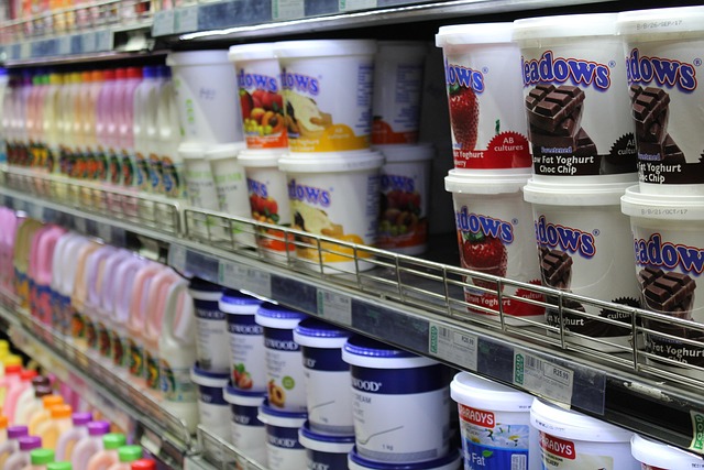 joghurt, molkerei, kühlschrank, lebensmittelgeschäft, lebensmittel, verarbeitete produkte, supermarkt, joghurt, joghurt, joghurt, joghurt, joghurt — Foto: AlbanyColley (Pixabay)